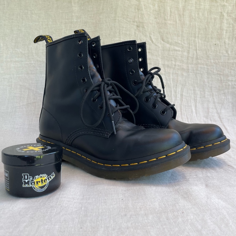 Dr. Martens 1460 Women’s Smooth Leather Lace Up Boots NWOT
